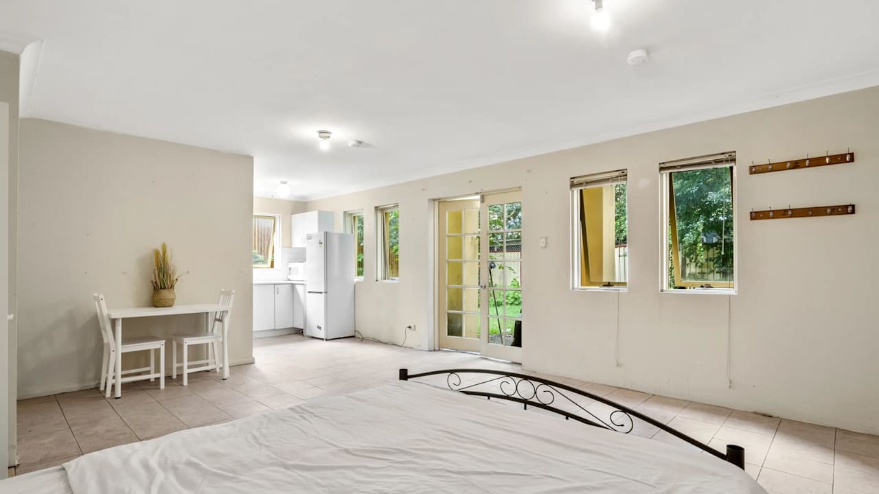 Furnished room in a flatshare