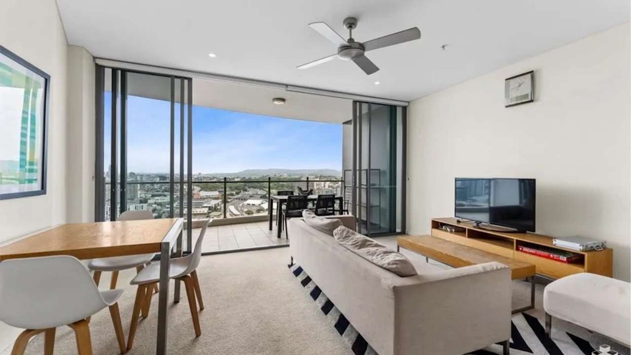 Furnished room with ensuite in a flatshare