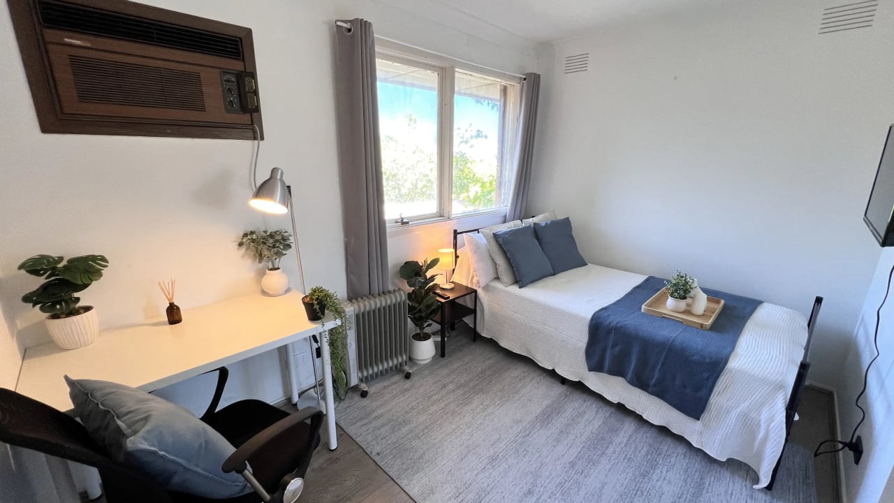 Furnished room in a share house