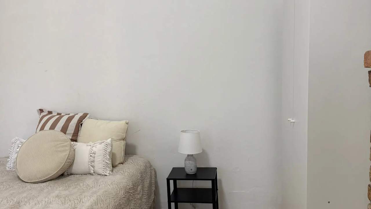 Furnished room in a flatshare