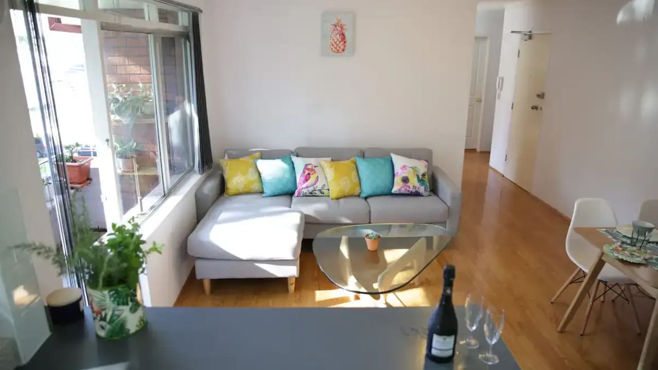 Furnished room in a flatshare