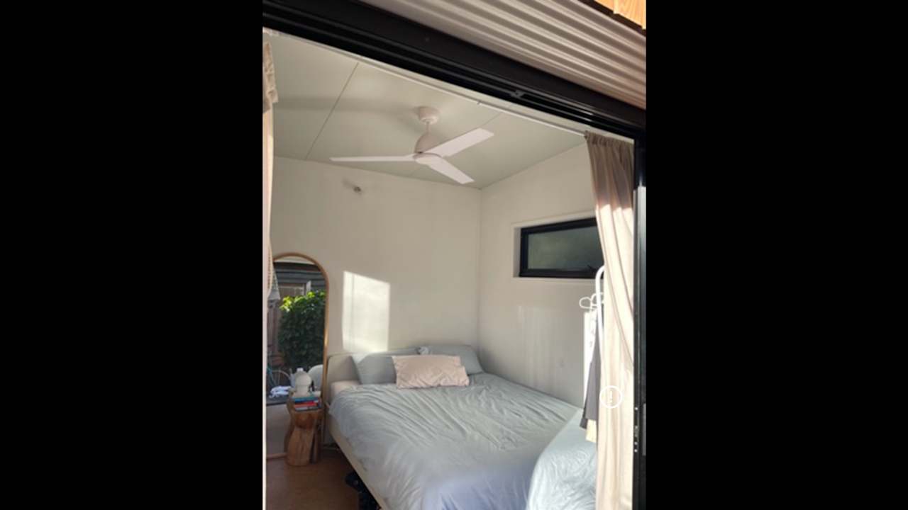 Room in a share house