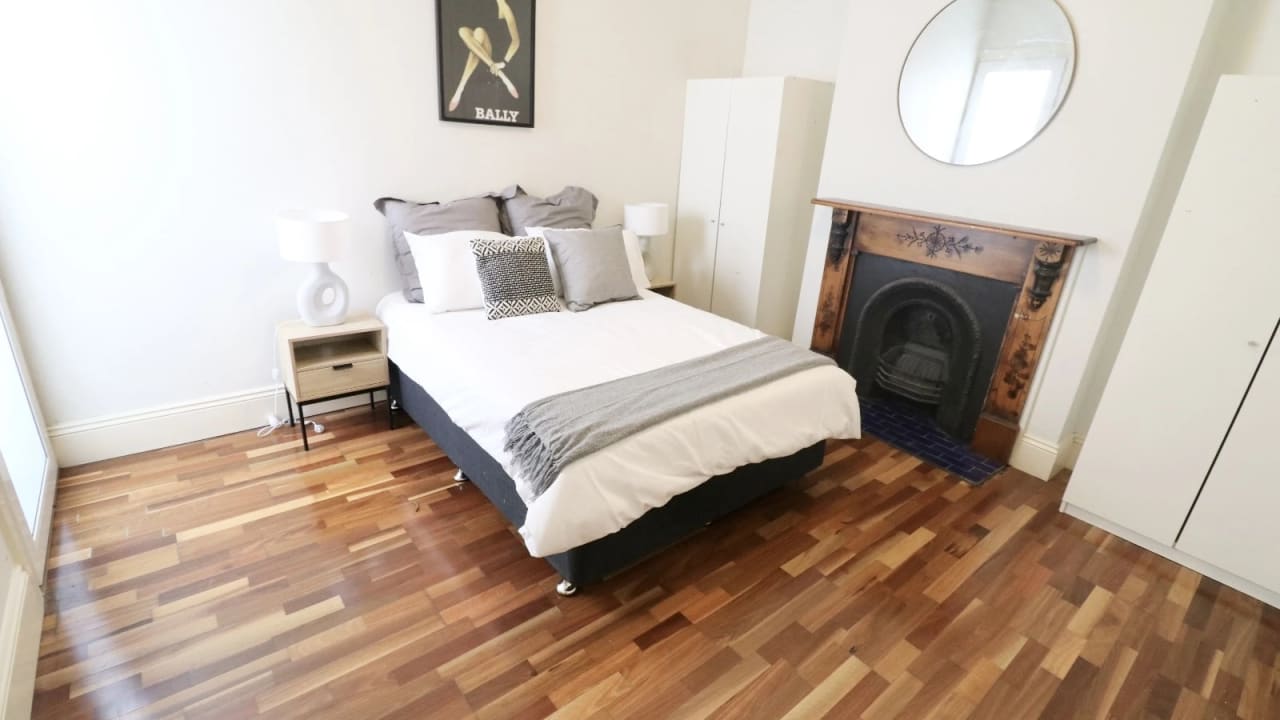 Room in a share house