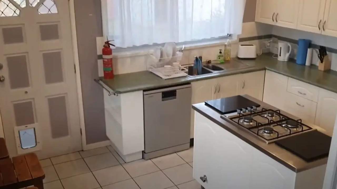Furnished room in a share house