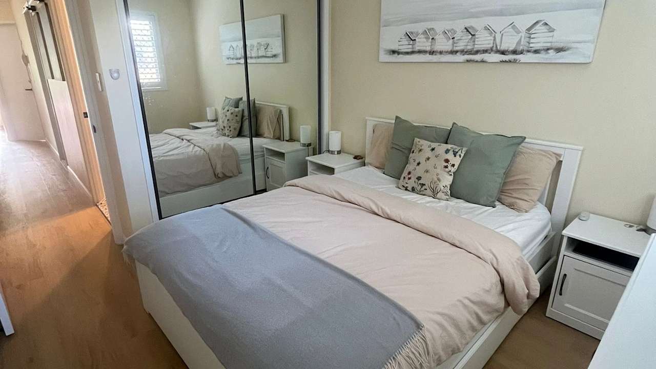 Furnished room in a flatshare