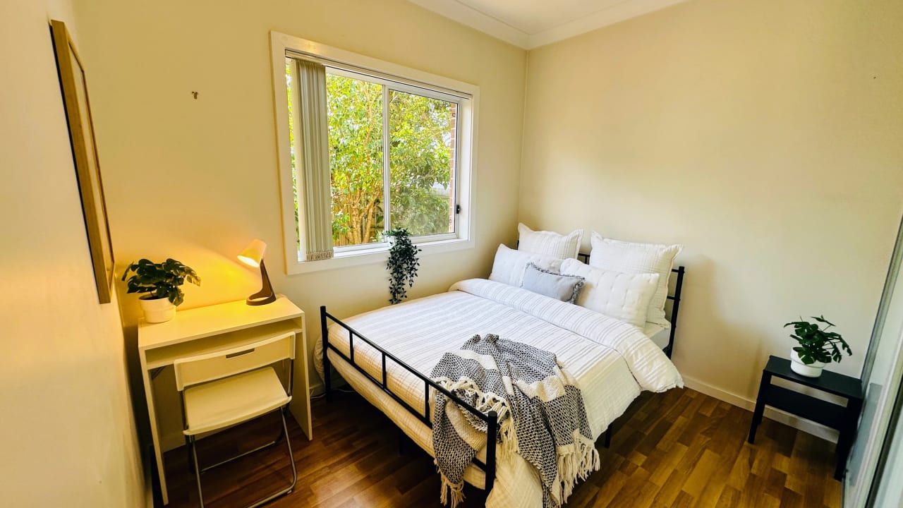 Furnished room in a flatshare