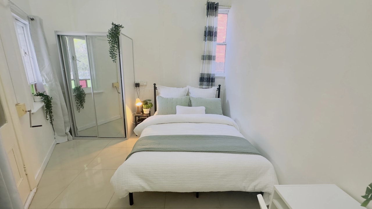 Furnished room in a share house
