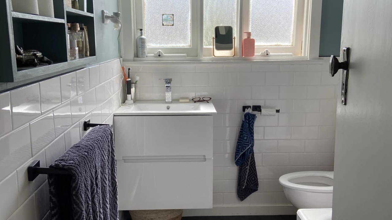 Furnished room in a share house