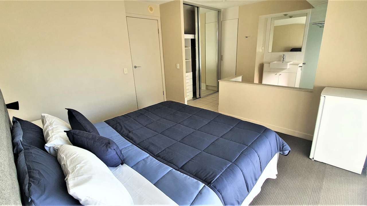 Furnished room with ensuite in a flatshare