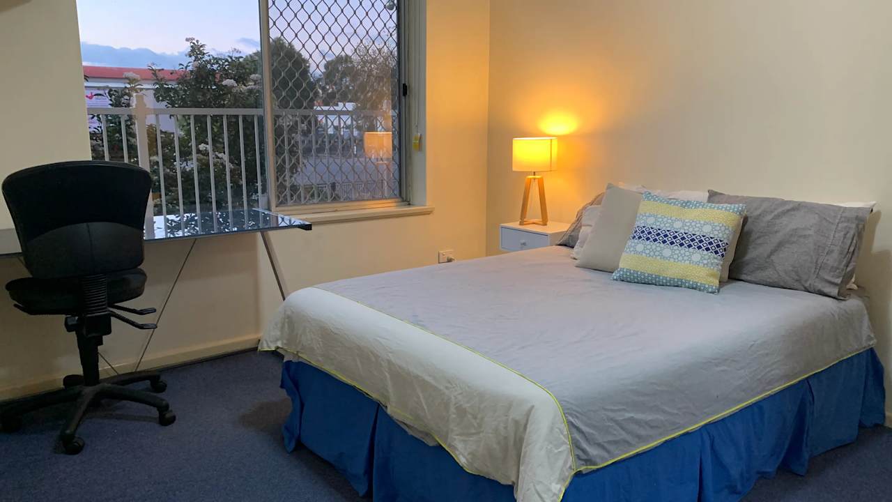 Furnished room in a flatshare