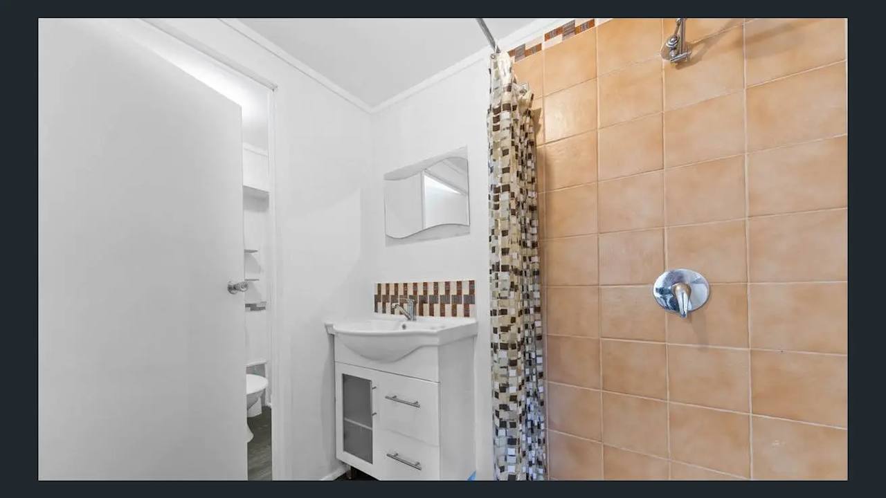 Unfurnished room with own bathroom