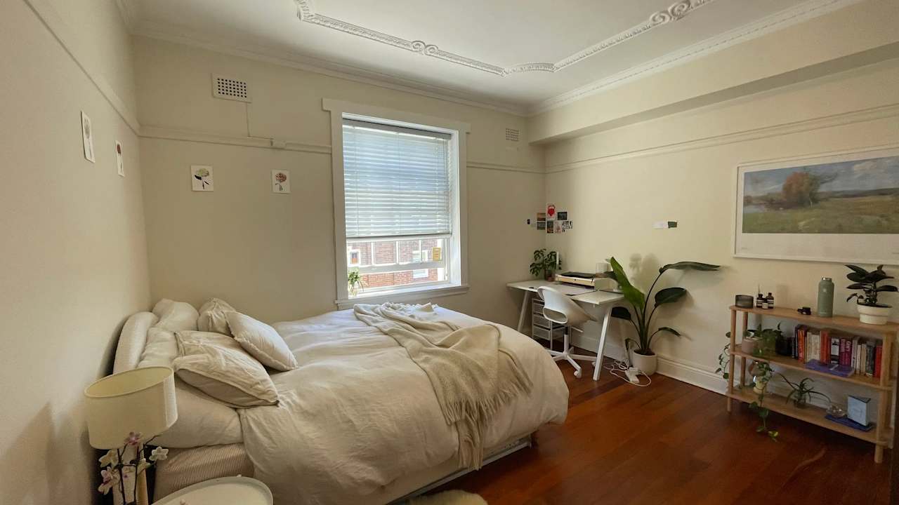 Furnished room in a flatshare