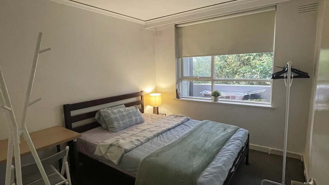 Furnished room in a flatshare