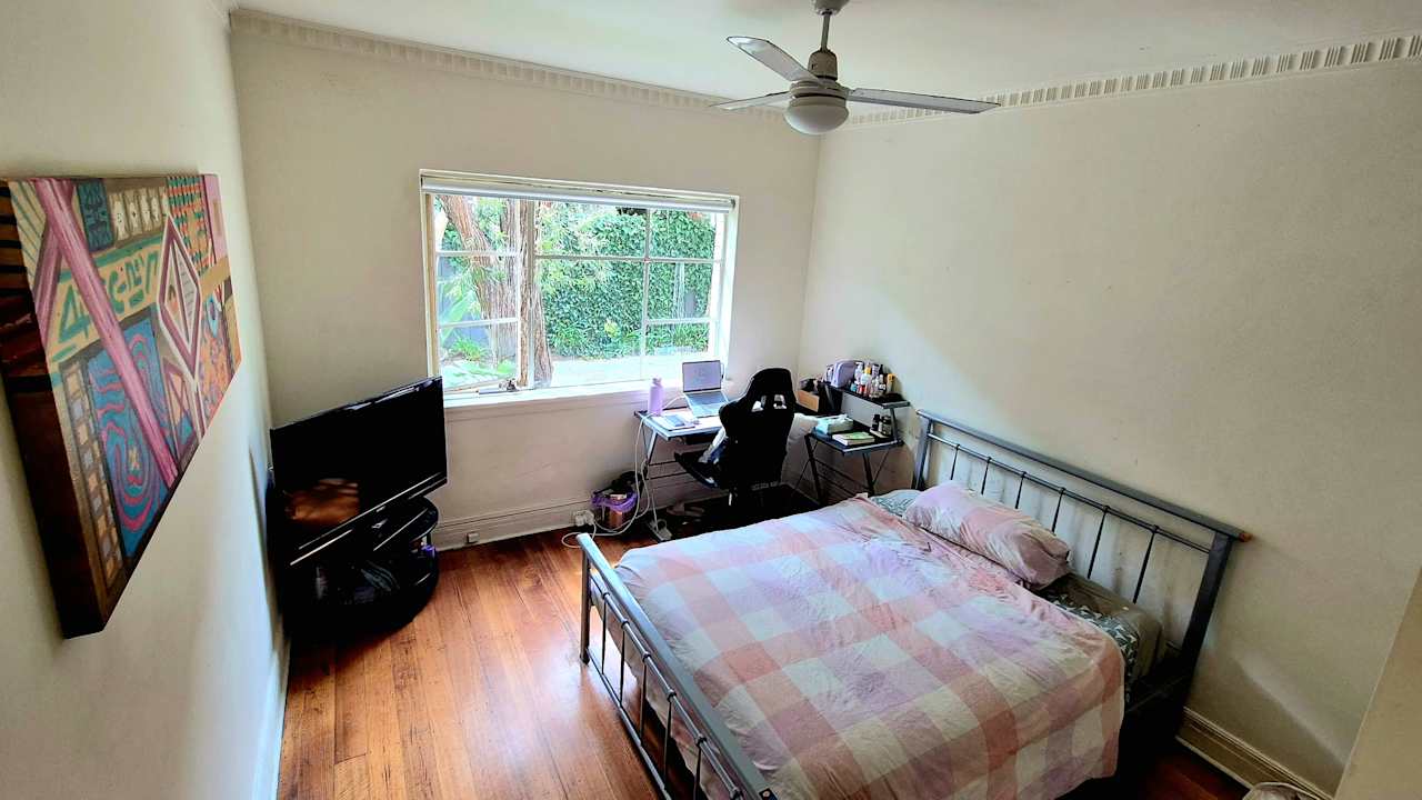 Furnished room in a flatshare