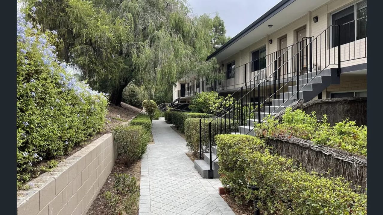Whole property with 1 room for rent
