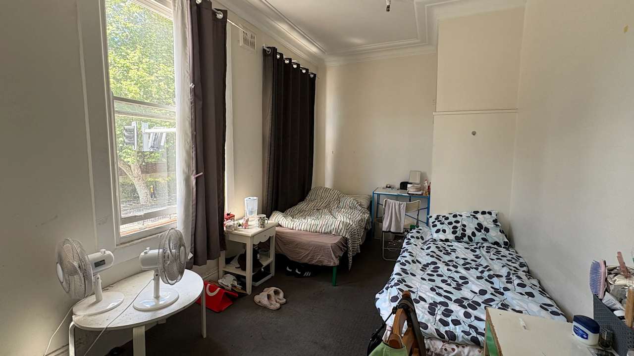 Furnished room in a share house