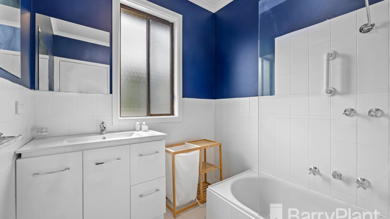 Whole property with 4 rooms for rent