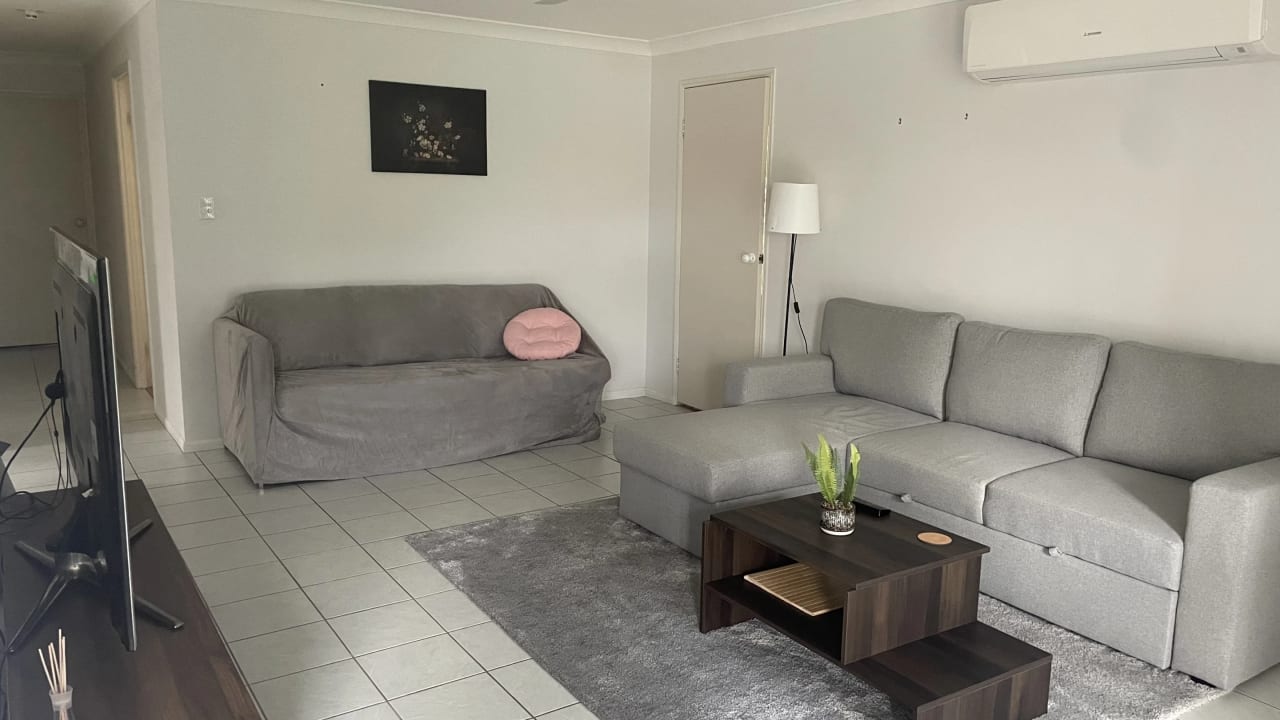 Furnished room in a flatshare
