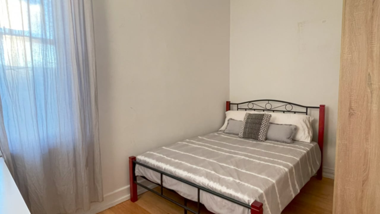 Furnished room in a flatshare