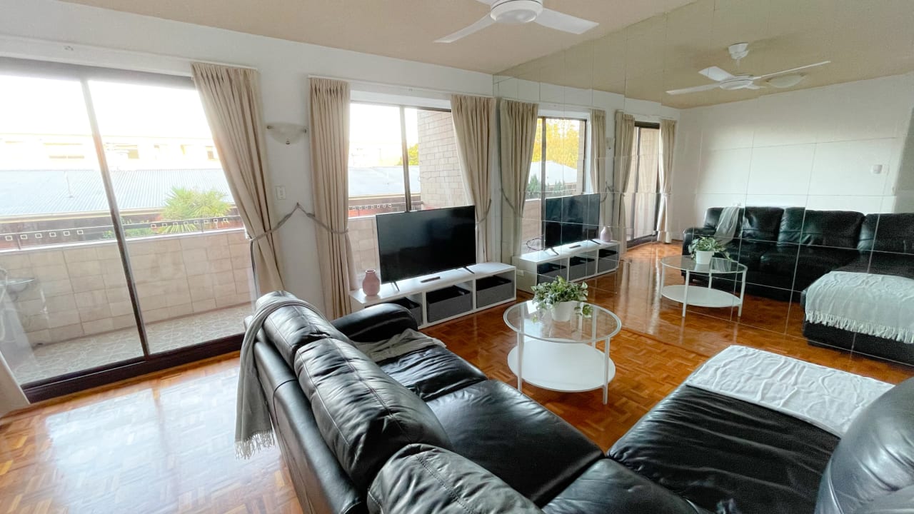 Whole property with 2 rooms for rent