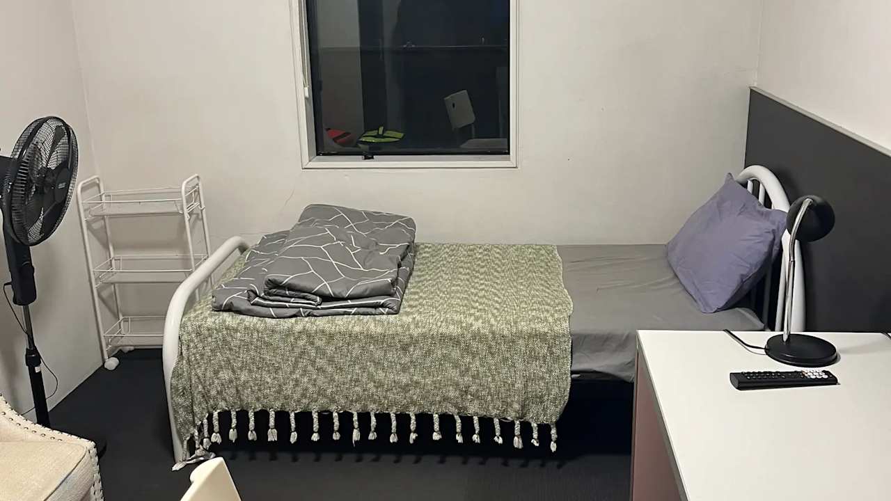 Furnished room in a share house