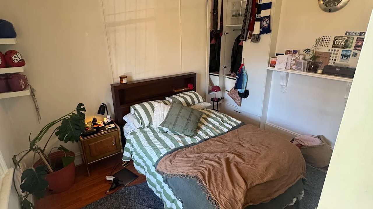 Furnished room in a share house