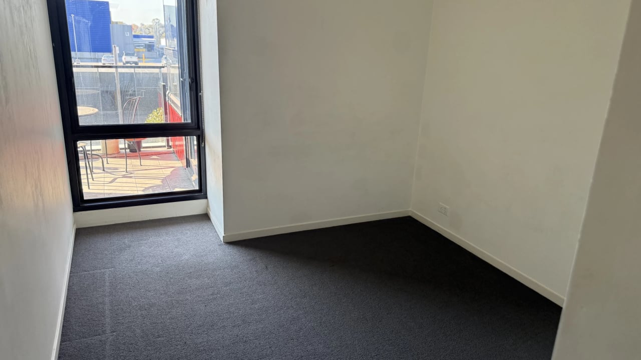 Unfurnished room with own bathroom