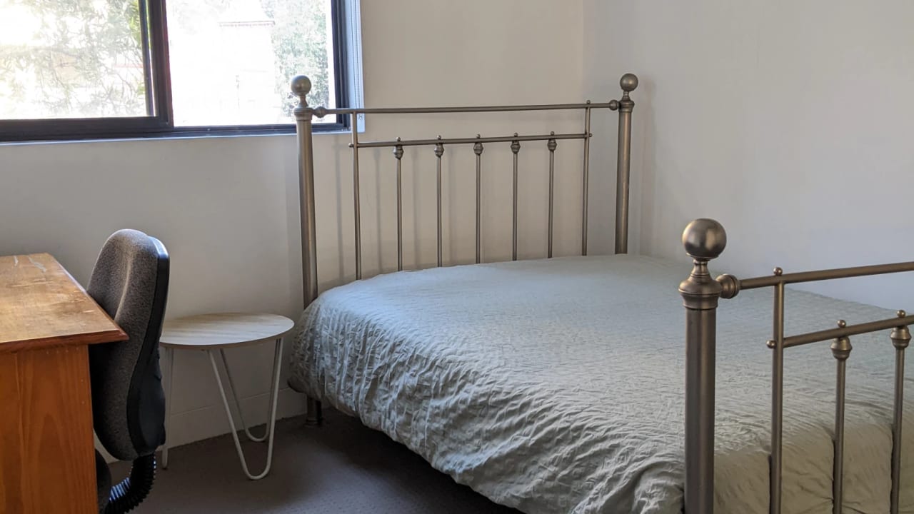 Furnished room in a flatshare