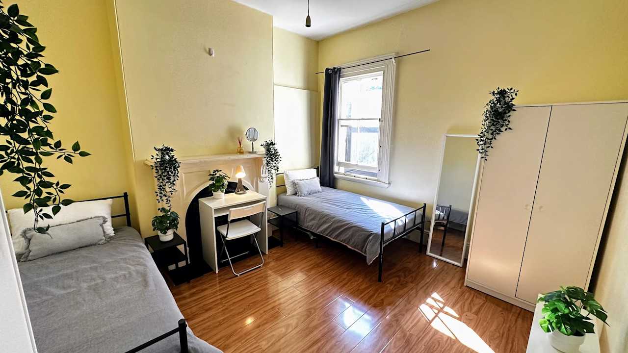 Furnished room in a share house