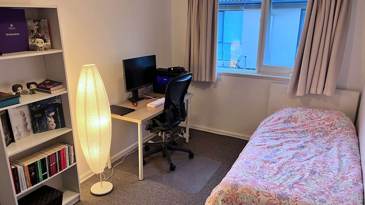 Unfurnished room in a flatshare