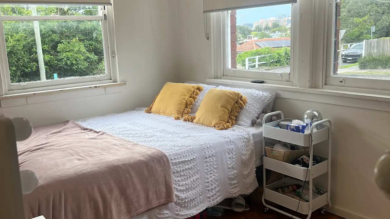 Furnished room in a flatshare