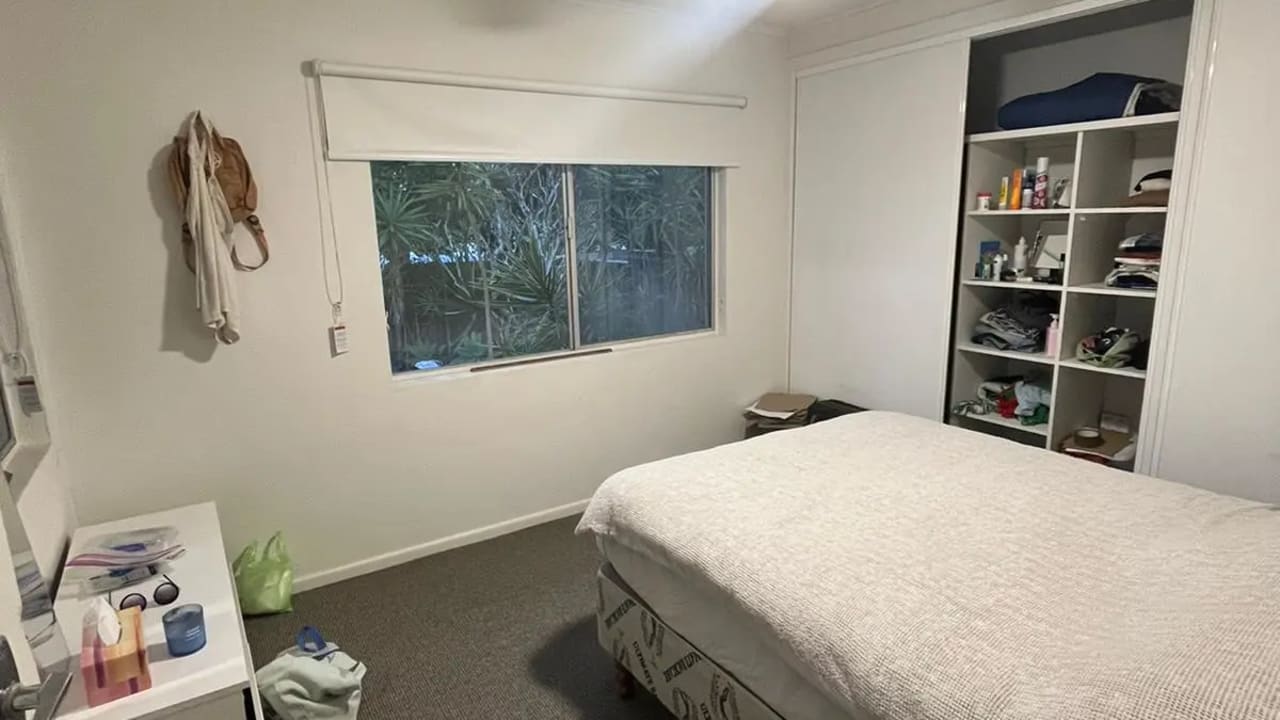 Room in a share house
