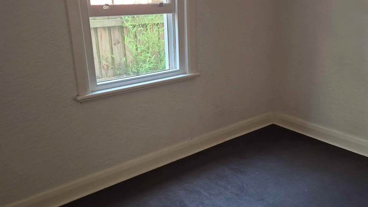 Unfurnished room in a flatshare