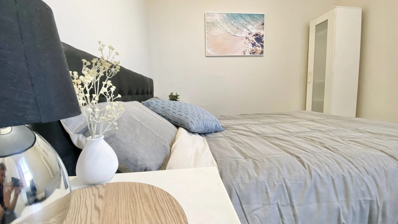 Furnished room in a share house