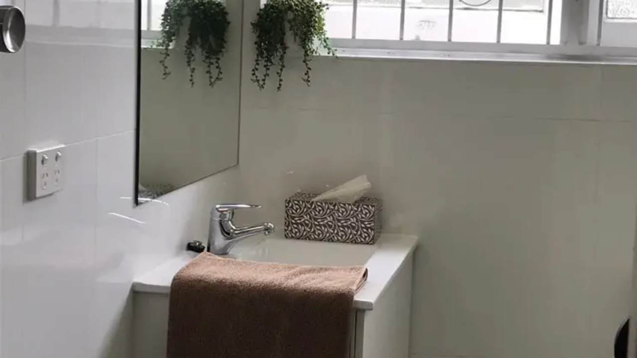 Whole property with 1 room for rent