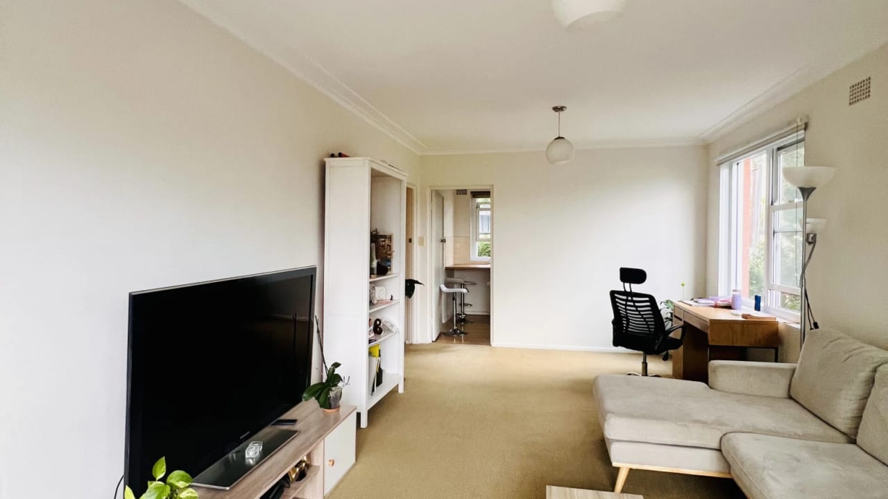 Furnished room in a flatshare