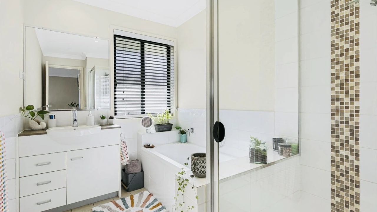 Furnished room with own bathroom