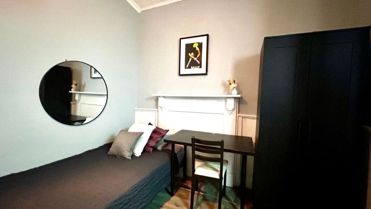 Furnished room in a share house