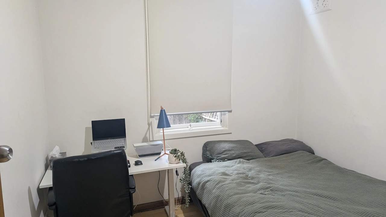 Room in a share house