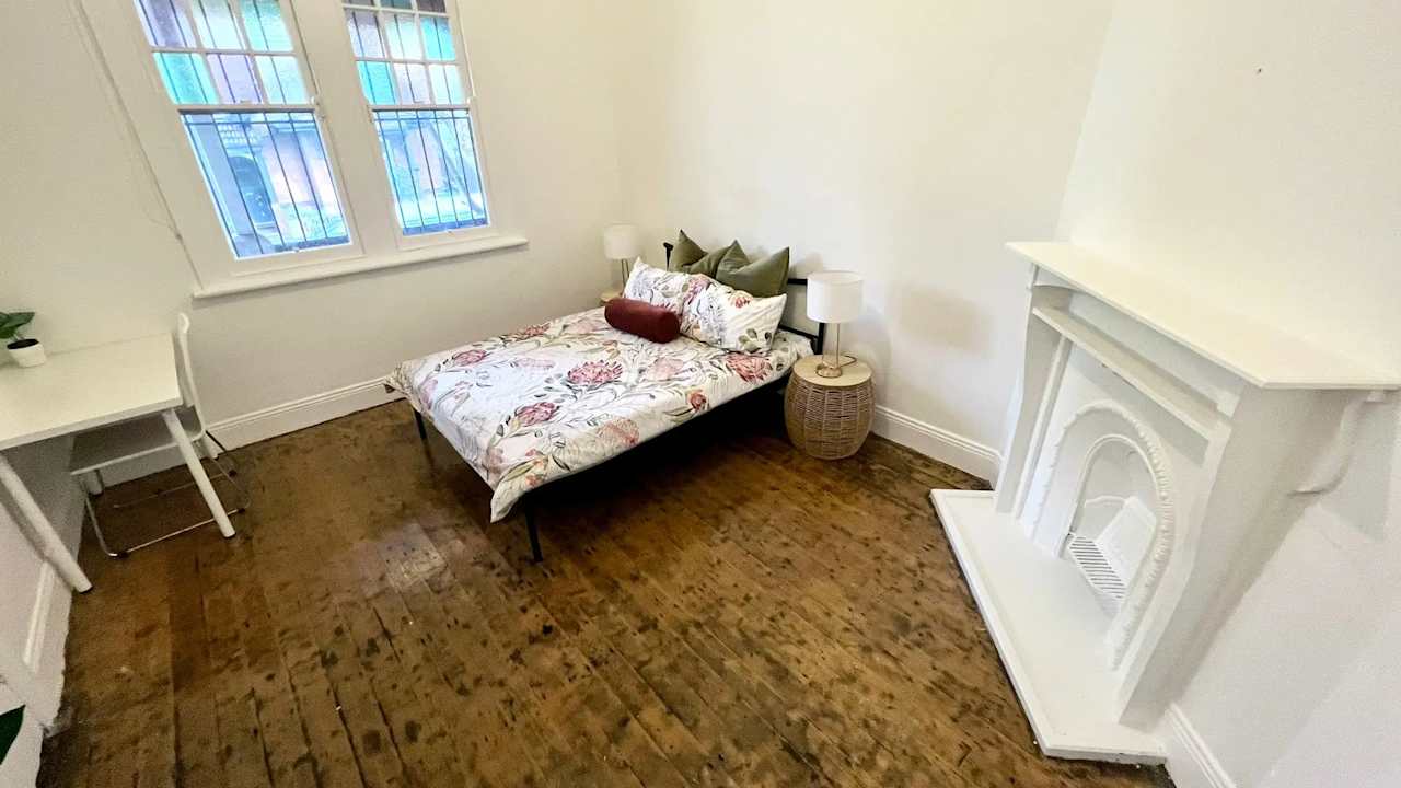 Room in a share house