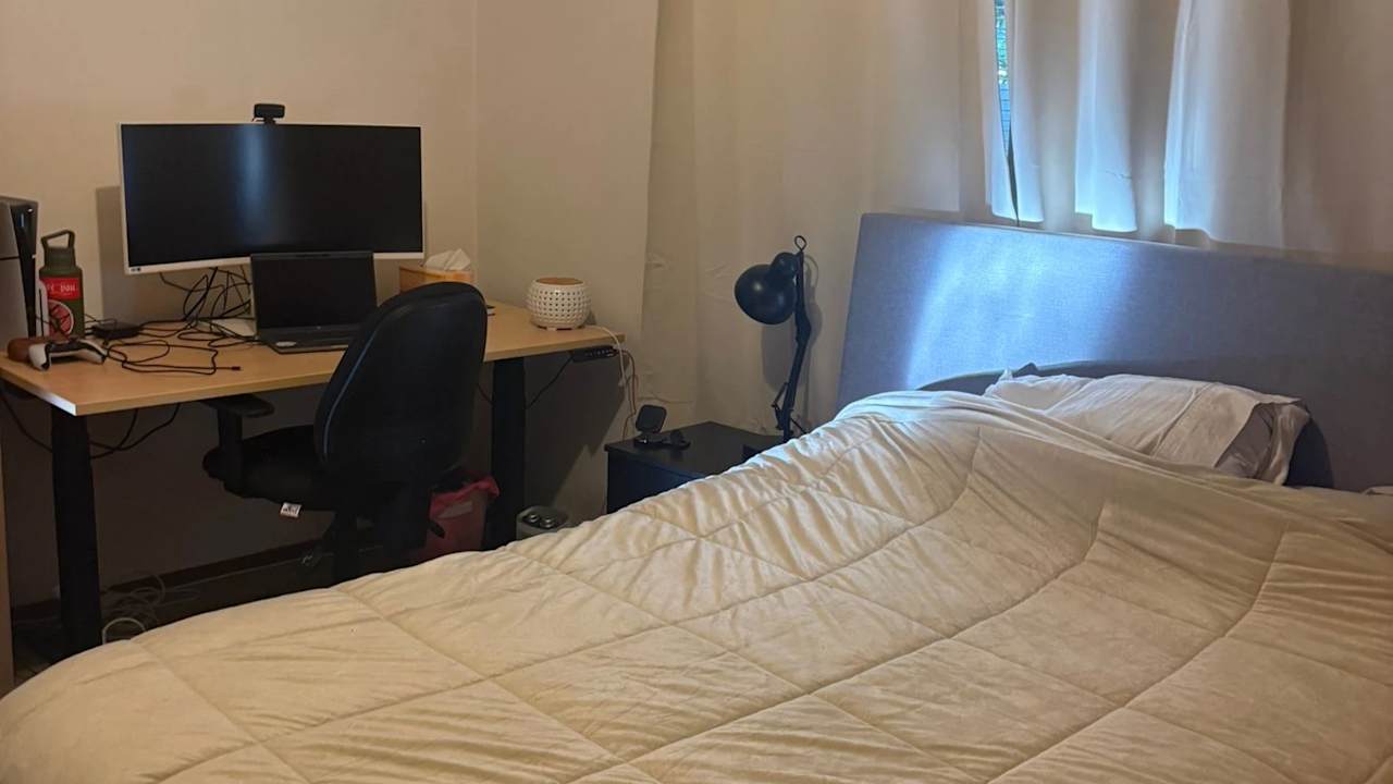 Furnished room in a share house