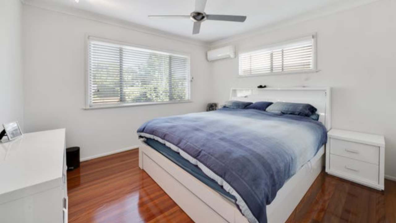 Room in a share house