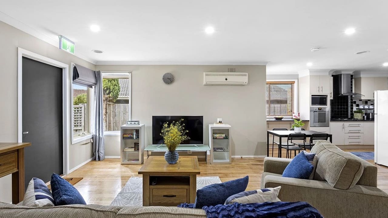 Furnished room in a share house