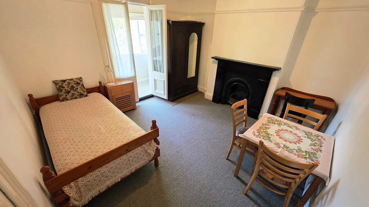 Furnished room in a share house