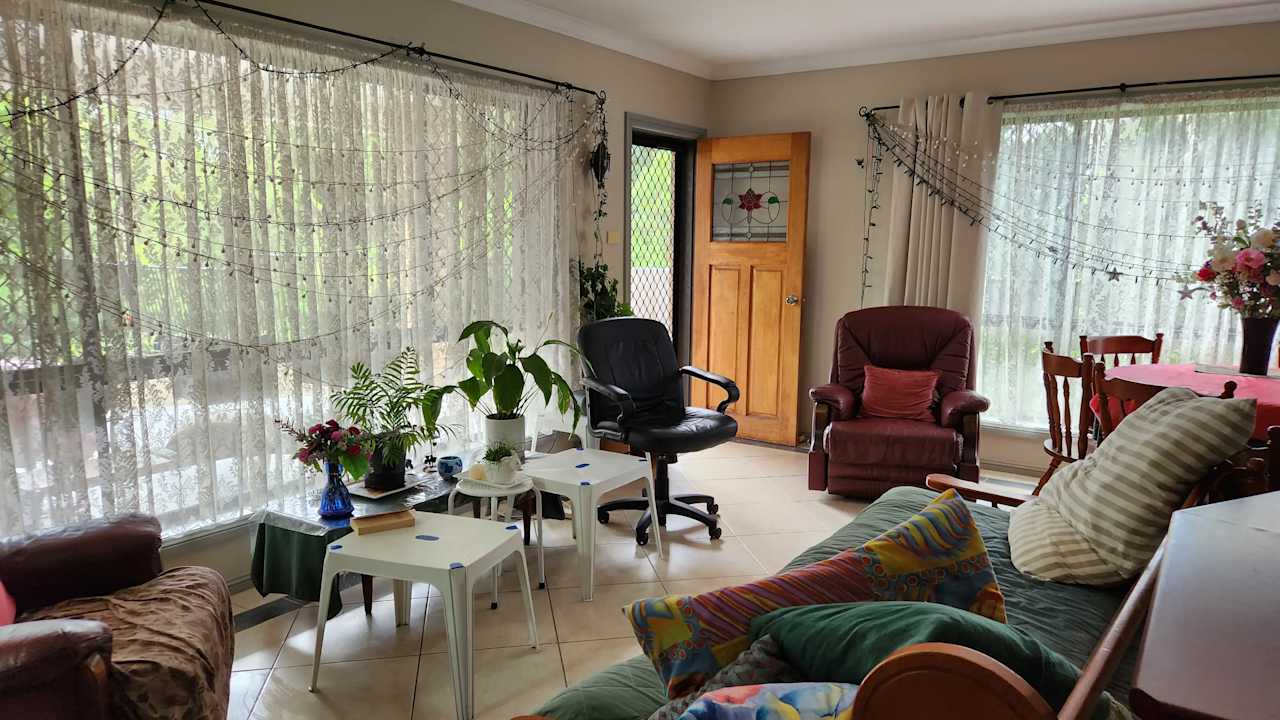 Furnished room in a flatshare