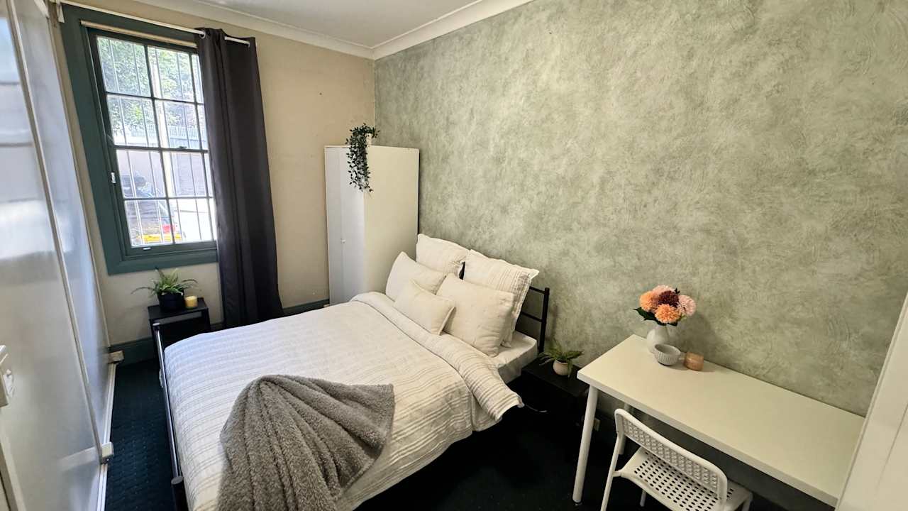 Furnished room in a flatshare