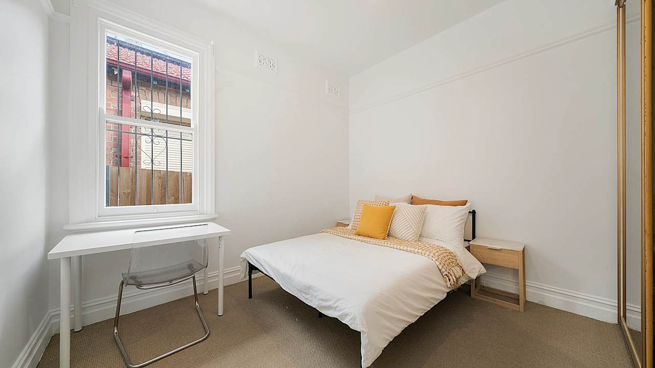 Room in a share house