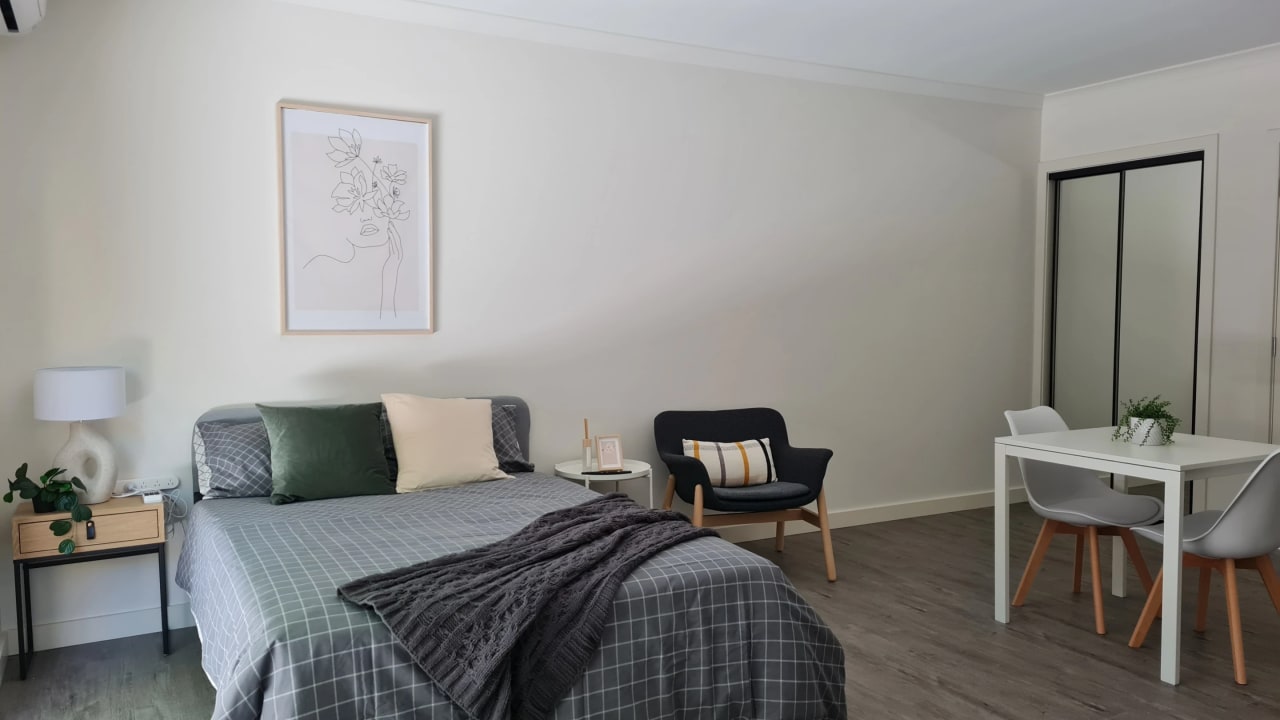 Furnished room with own bathroom