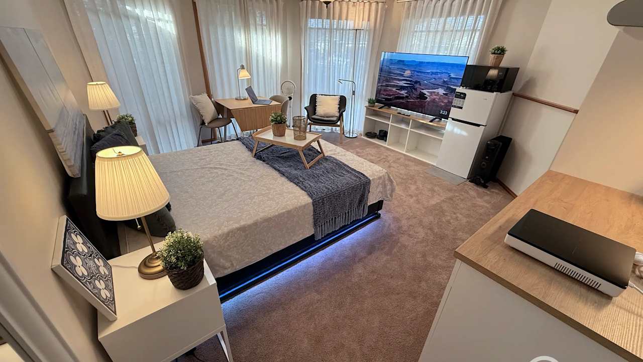 Furnished room in a share house