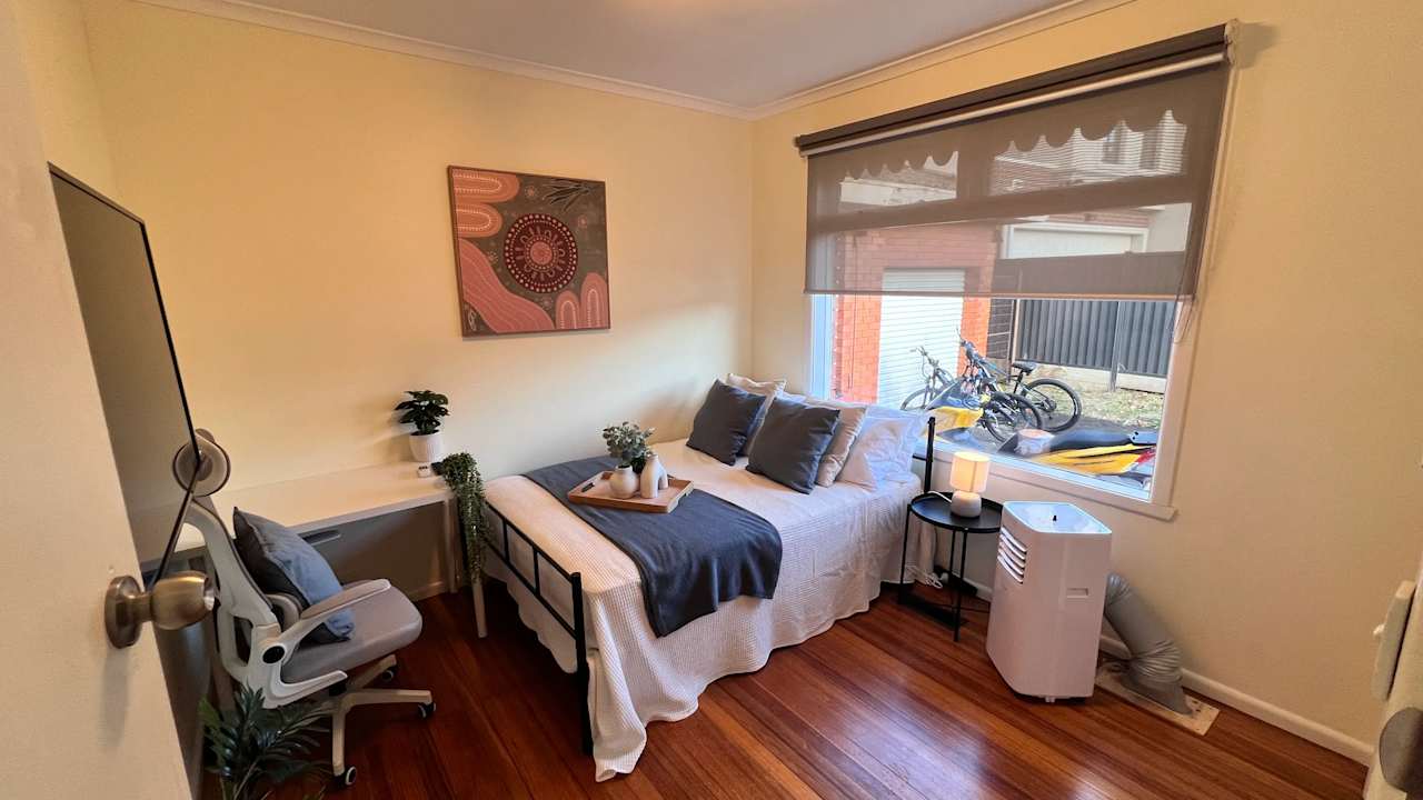 Furnished room in a share house